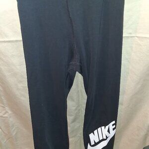 Nike Sportswear Essential Women's High-Rise Leggings